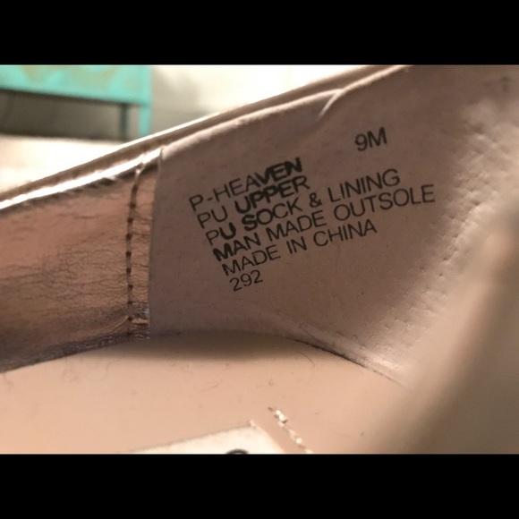 Steve Madden Nude Flats - Picture 2 of 2